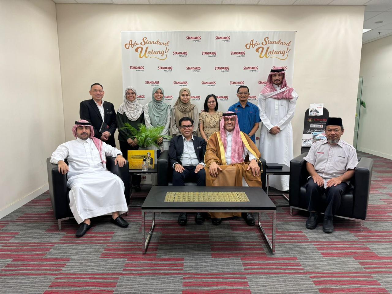 المدير التنفيذي للاعتماد السعودي يزور جهاز المواصفات والاعتماد الماليزي